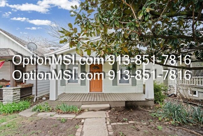 Building Photo - West Plaza!!!