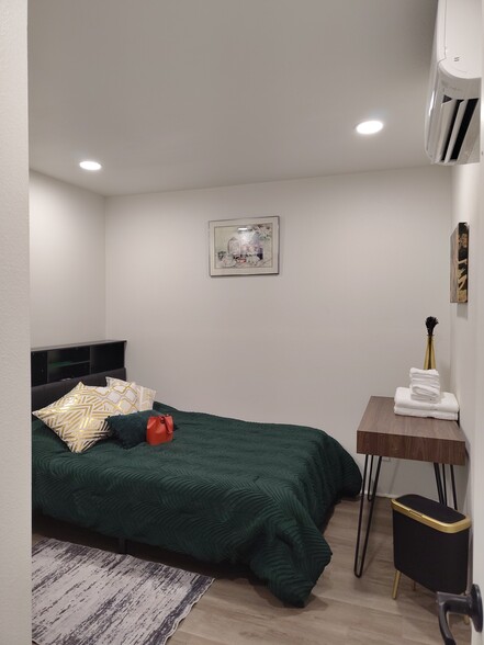 Guest Room Full Bed - 1671 Lisbon Ln