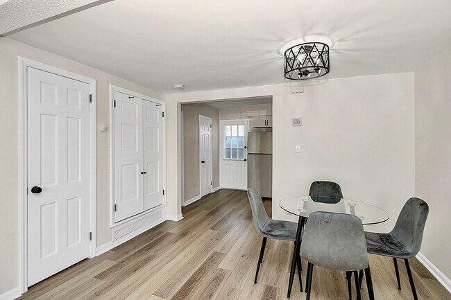 Building Photo - 6314 Old Pineville Rd