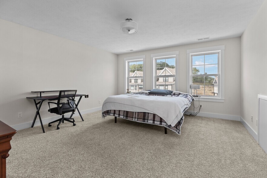 Building Photo - 134 Enclave Dr