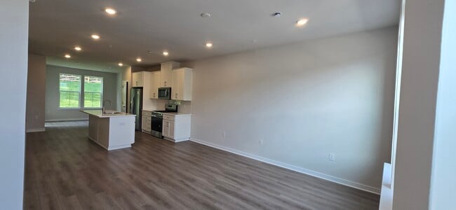 Building Photo - 268 Talucci Dr