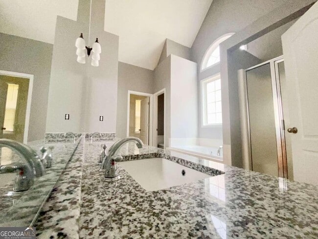 Building Photo - 675 Millbrook Villa Dr
