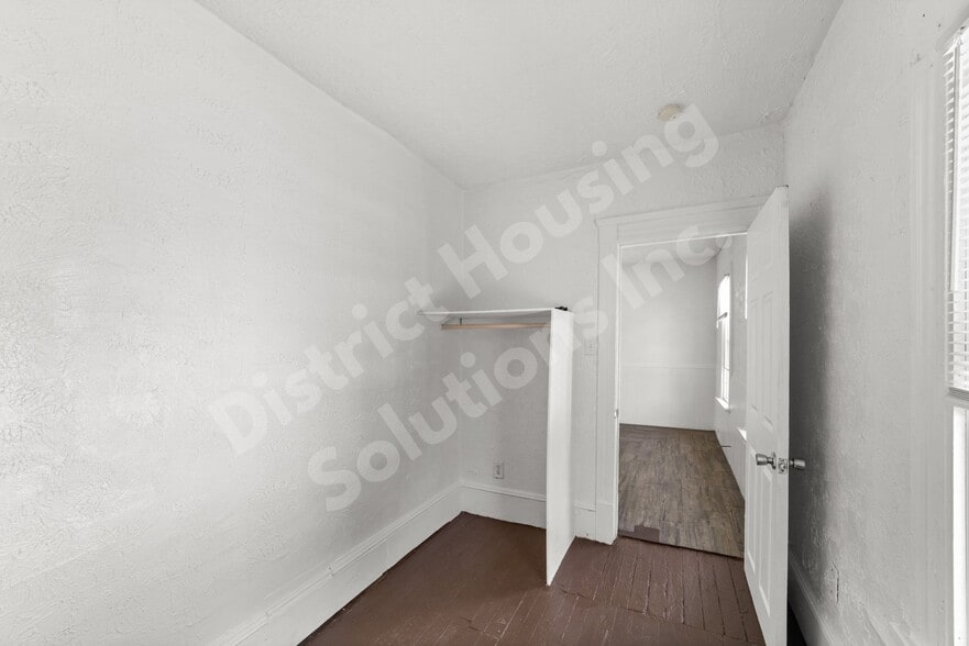 Building Photo - 8302 Sowinski Ave