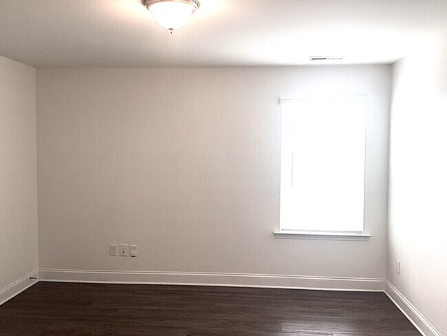 Building Photo - 313 Stowe Rd