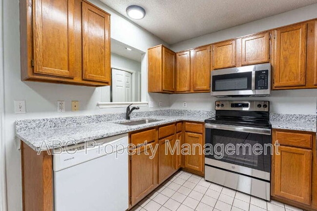 Building Photo - 5803 Samantha St