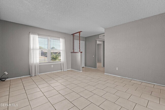 Building Photo - 5712 Longview Dr