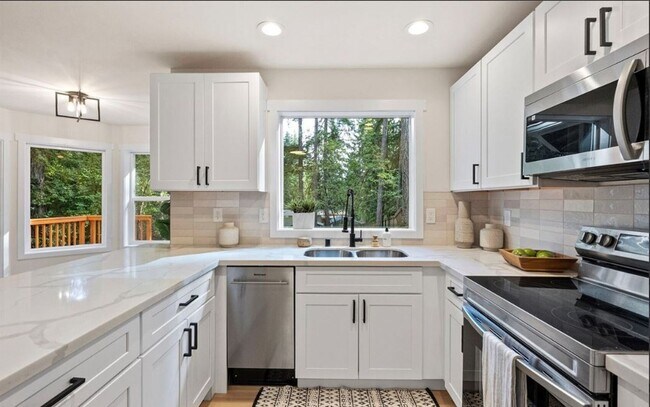 Building Photo - Fully Remodeled Gated Community Lake Home in Gig Harbor!