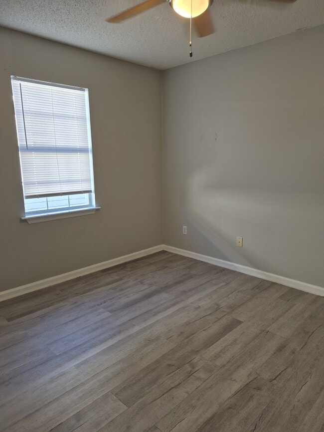 Building Photo - 3053 Schroer Dr