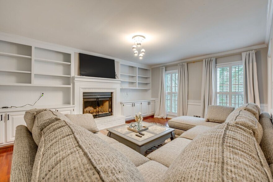 Building Photo - 2093 Breconridge Dr S W