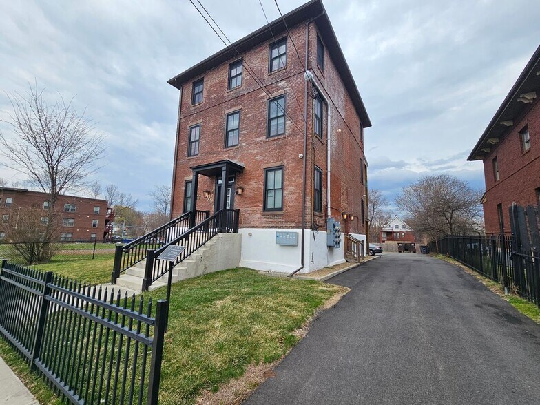 Building Photo - 94-96-96 Edwards St