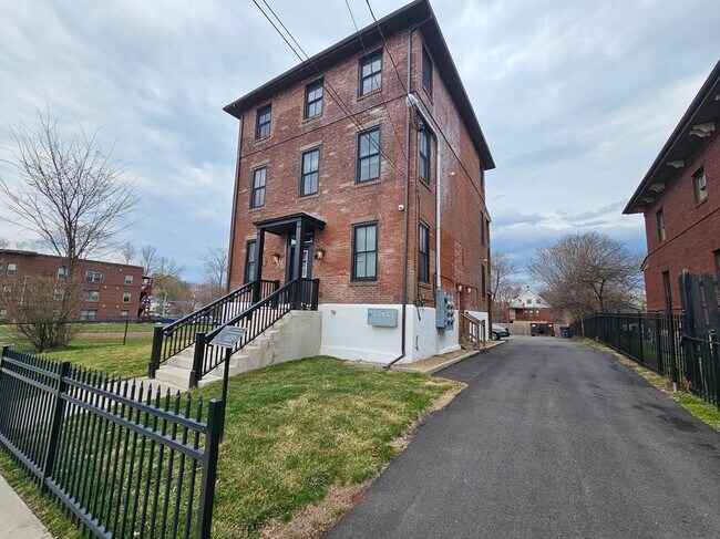 Building Photo - 94-96 Edwards Street, 2A