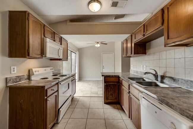 Building Photo - 1814 Sage Dr