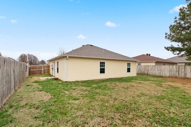 Building Photo - Completely Renovated Springdale Home - Clo...