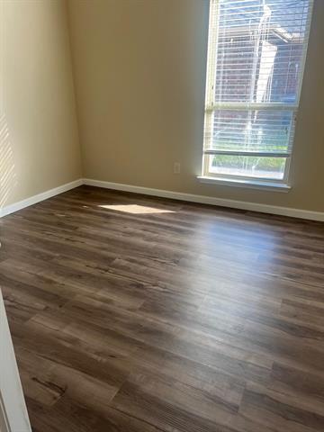 Building Photo - 930 English Ivy Dr