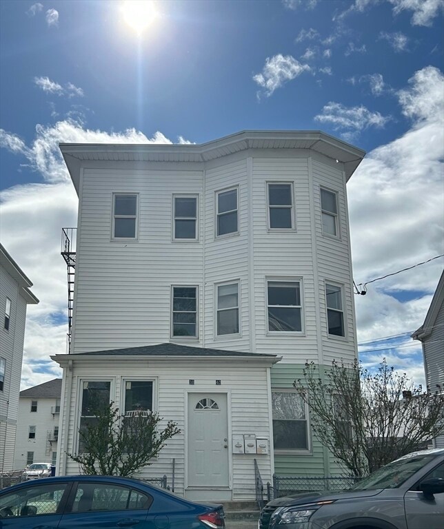 Building Photo - 40 Larch St