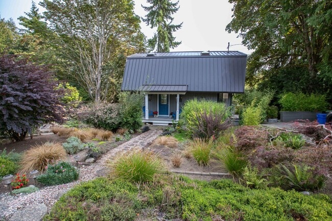 Building Photo - Lovingly Maintained with Designer Finishes...