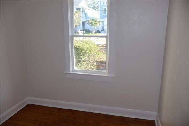 Building Photo - 3815 W De Leon St