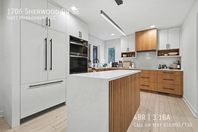 Building Photo - 1706 Sherwood Ave SE