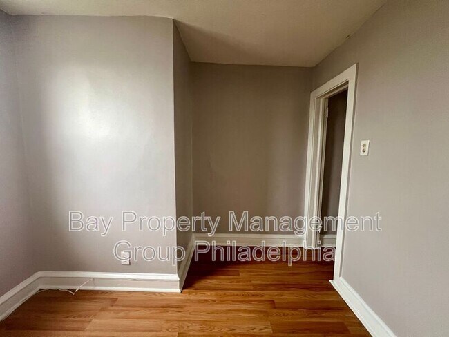 Building Photo - 239 Long Ln