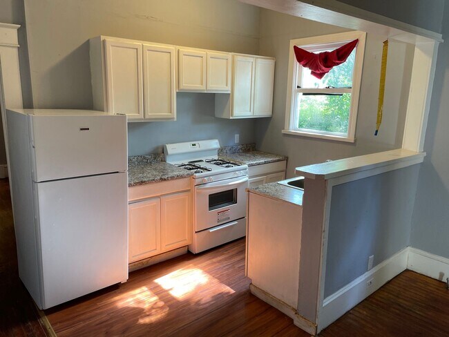 Building Photo - Remodeled 1 Bedroom Apartment near LSUS