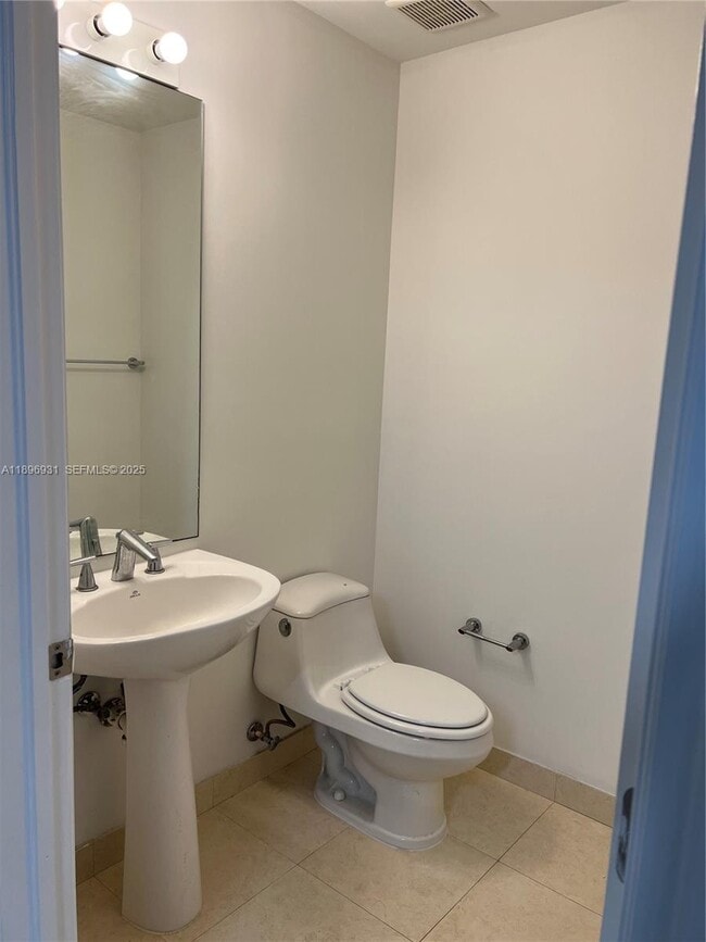 Building Photo - 2700 NE 184th Terrace