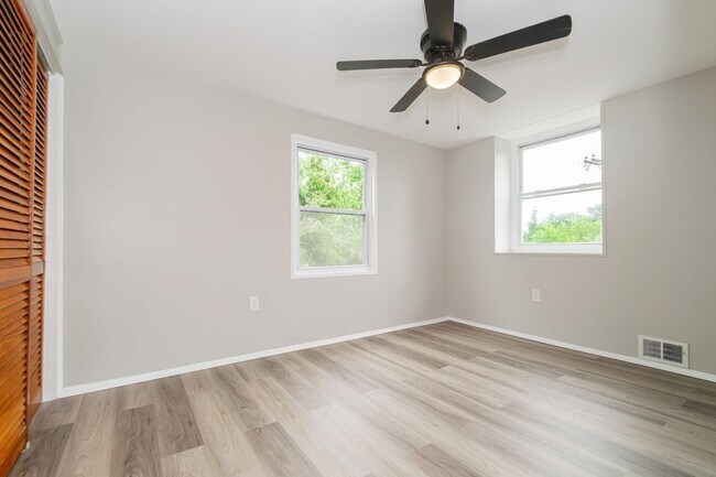 Building Photo - Newly Renovated Three Bedroom house in Par...