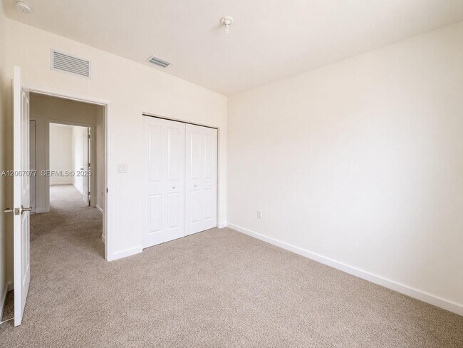 Building Photo - 2608 SE 25th Ct