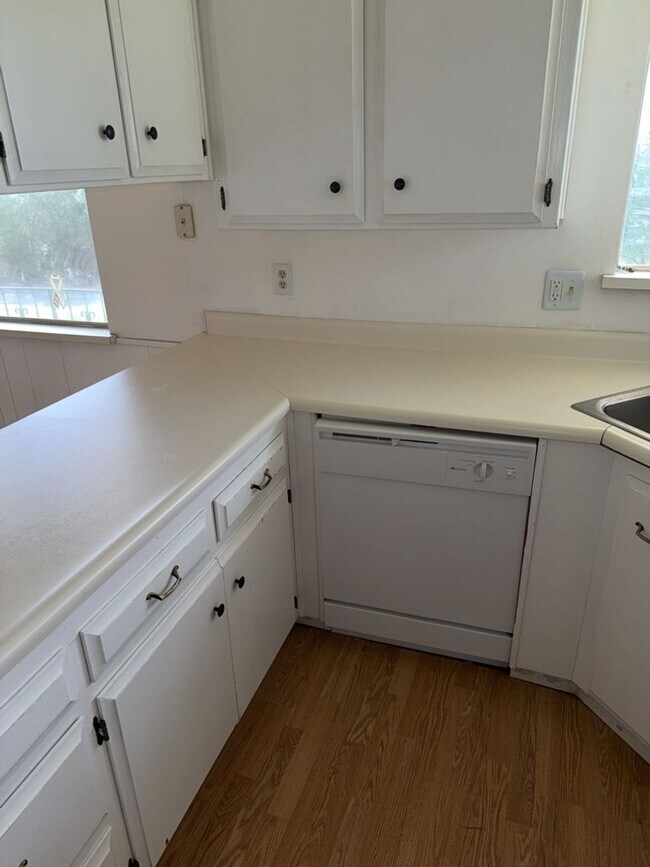 Building Photo - Charming 3-bedroom, 2-bathroom home is nes...