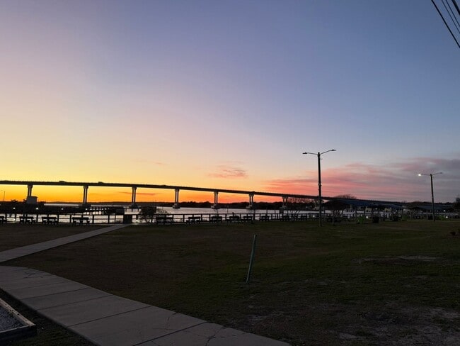 Building Photo - Luxury Coastal Living in Surf City -117 S Boca Bay Ln