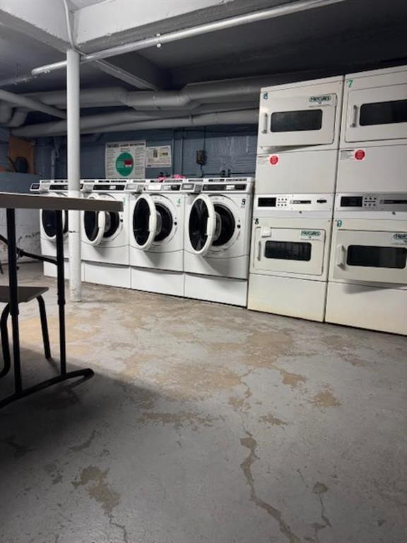 Building Photo - 1560 E 18th St