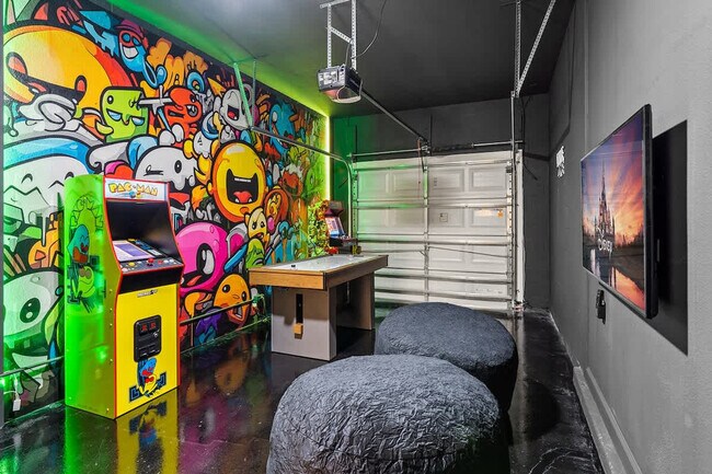 Building Photo - 4702 Sleepy Hollow Dr