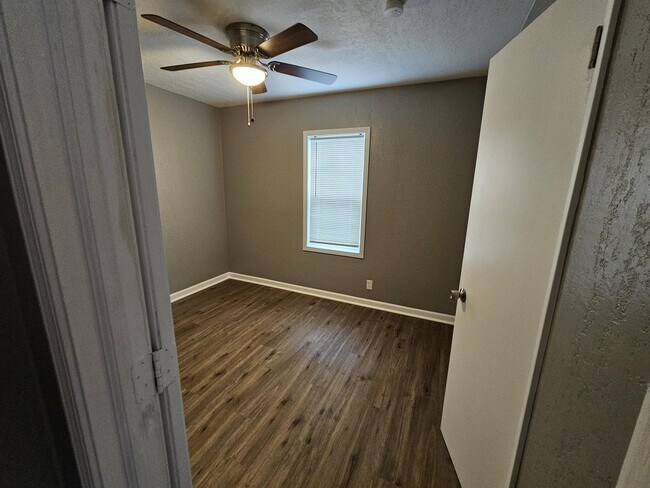 Building Photo - 4211 E 54 St