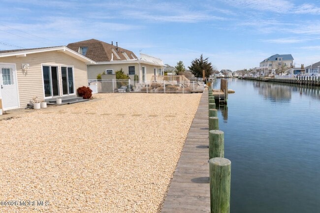 Building Photo - 825 Leeward Dr