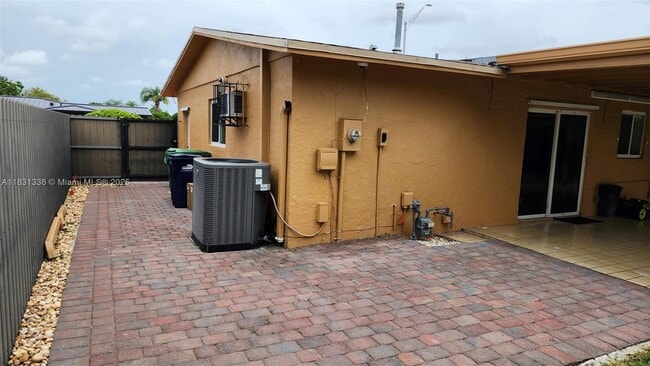 Building Photo - 5460 SW 133rd Ct