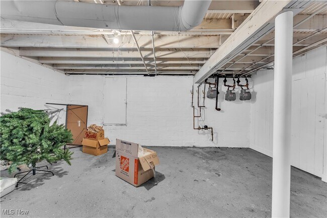 Building Photo - 1616 Eddington Rd