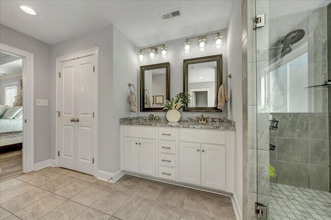 Building Photo - Beautiful 4BR/2.5BA  Full Brick Home in Co...