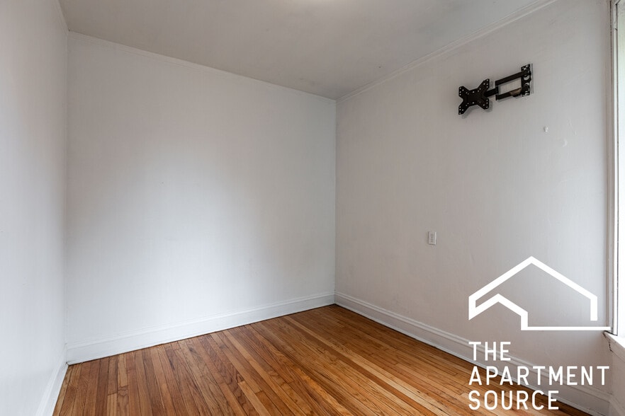 Building Photo - 6855 W Addison St