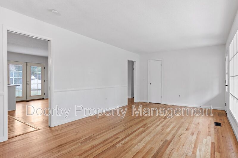 Building Photo - 841 Kay Cir