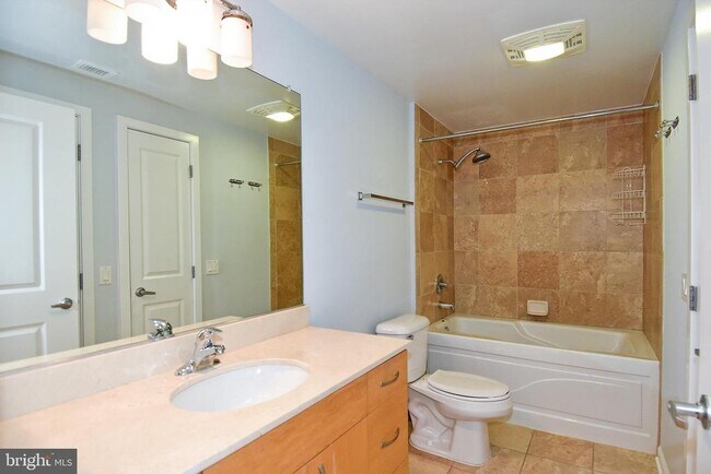 Building Photo - 440 L St NW