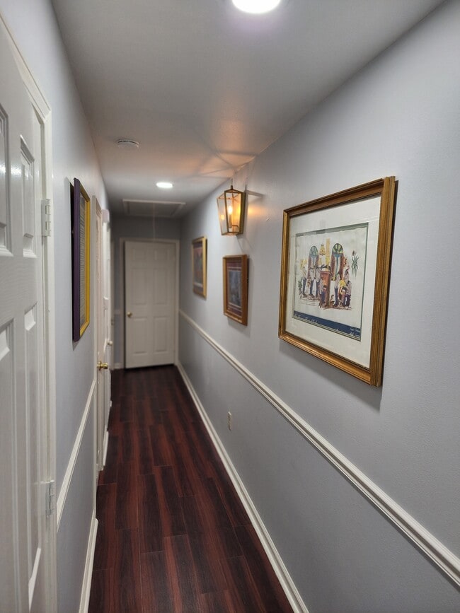 Hallway. - 5201 Heatherstone Dr