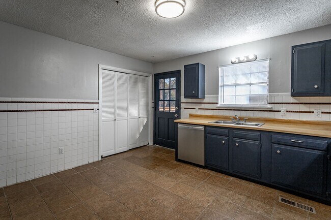 Building Photo - 420 Smitherman Rd