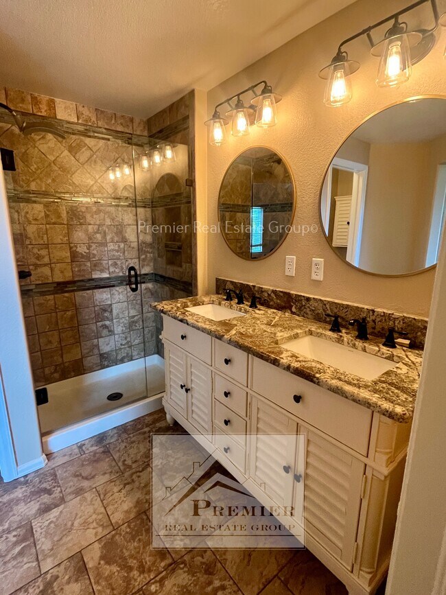 Building Photo - 6403 La Plata Peak Dr