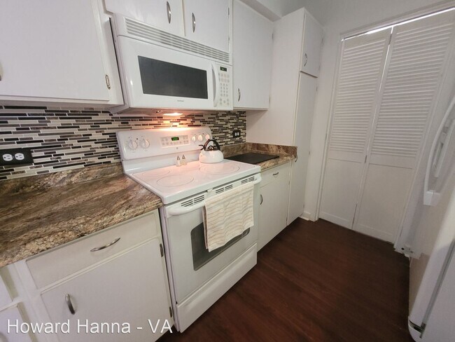 Building Photo - 2 br, 2 bath House - 3288 Page Avenue, #304