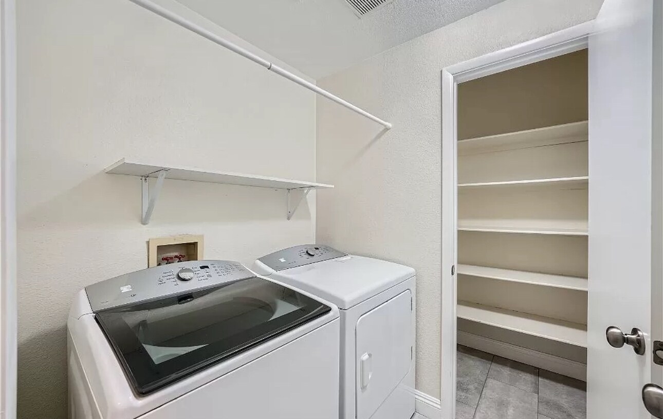 Building Photo - 3552 Kahala Bay Ln