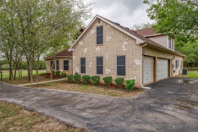 Building Photo - Gated Entry 5 bedroom, 3.5 Bath Home on 16...