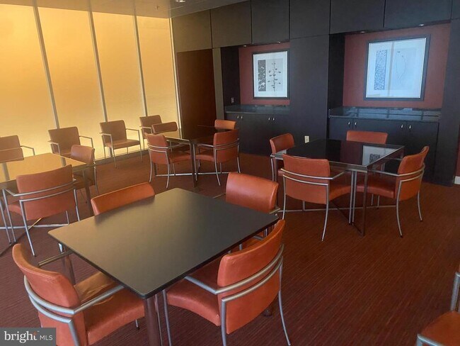 Building Photo - 5750 Bou Ave