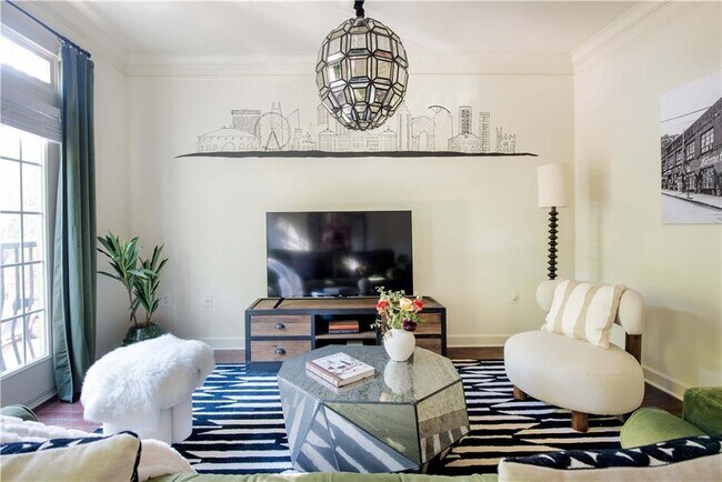 Building Photo - 1402 Markan Dr NE