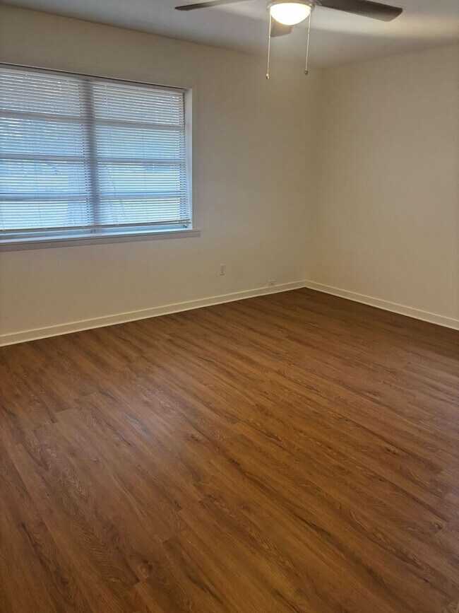 Building Photo - Great 4 bed 2 bath home located in Canton