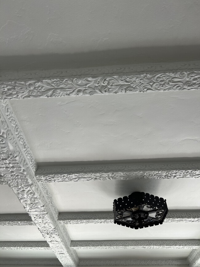 Building Photo - El Mirador Apartments