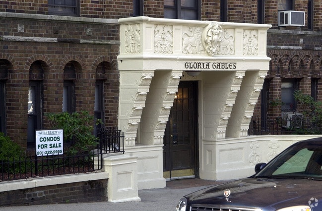 Building Photo - Gloria Gables